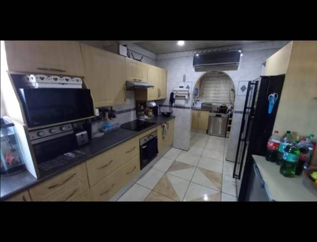 3 BEDROOM HOUSE FOR SALE IN BRACKENHAM